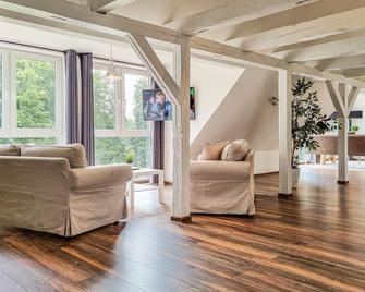 Pet Friendly Apartment - Passow - Вітальня