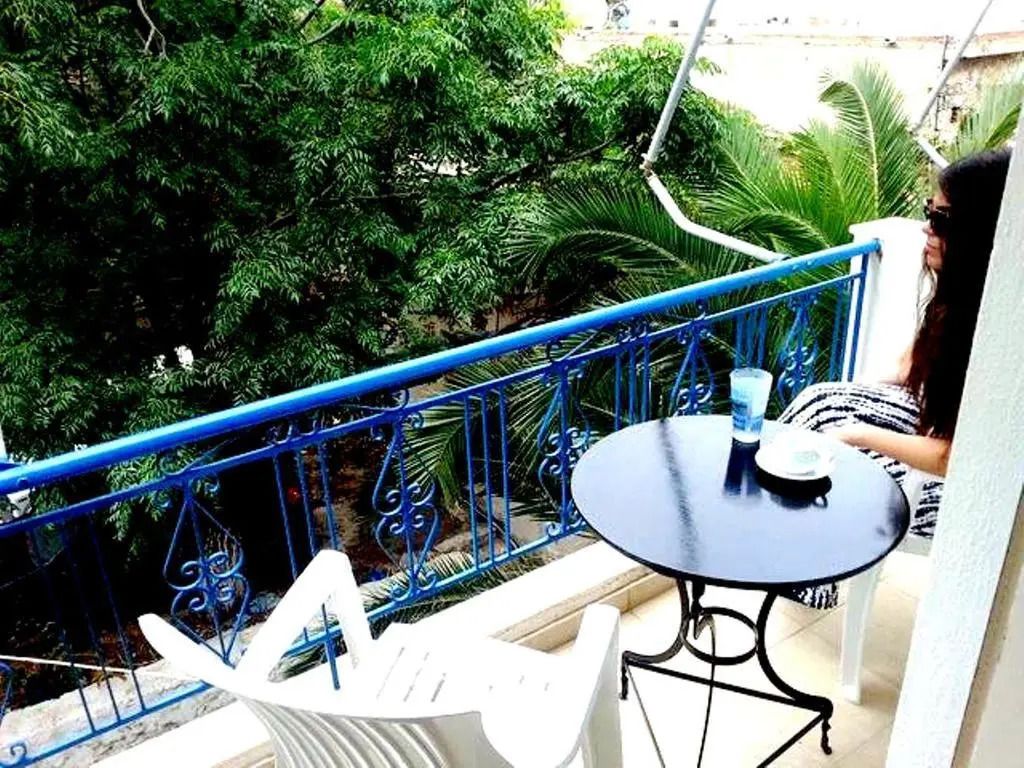 Hotel George - Agios Kirykos - Balkon