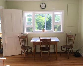 Serene farmhouse in the hills of western Cape Breton - Inverness - Dining room