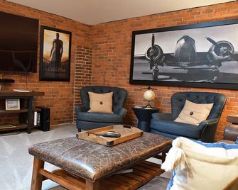 Luxury Penthouse in Downtown with private parking next to JX Event Venue - Stillwater - Sala de estar