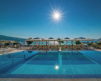 Hotel Dobrovit - Baška - Svømmebasseng