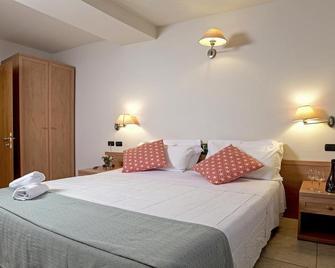 Hotel Bixio - Camaiore - Bedroom