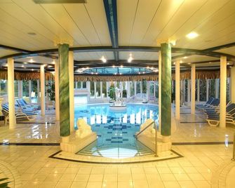 Burghotel Am Hohen Bogen - Neukirchen beim Heiligen Blut