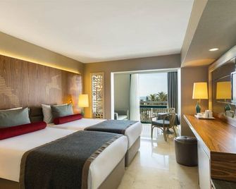 Paloma Perissia - Side - Habitación