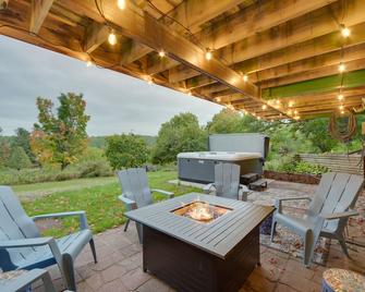 Hermantown Home with Decks, Grill and Hot Tub! - Hermantown - Pátio