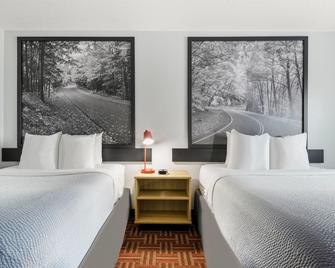 Super 8 by Wyndham Eveleth - Eveleth - Bedroom
