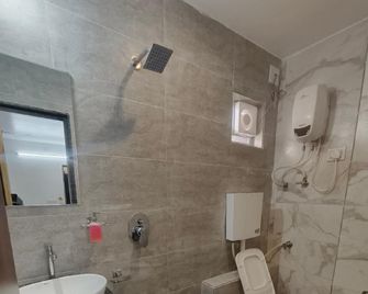 Arihant Hotel - Ambaji - Bathroom