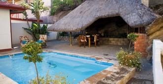 非洲之家旅館飯店 - 溫特和克 - 游泳池