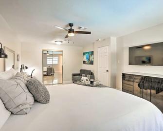Sunray Stay ~ Heated Pool, Putting Green, & Patio - Safety Harbor - Bedroom