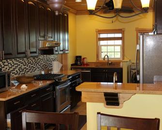 4 Bdrm House with Amazing Ocean View from the Top of Miley Hill - Clarence Town - Cocina