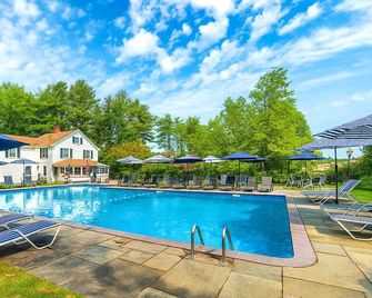 Avon Old Farms Hotel - Avon - Zwembad