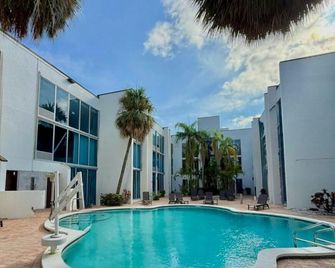 Tropical Palms Hotel - Clearwater - Pool