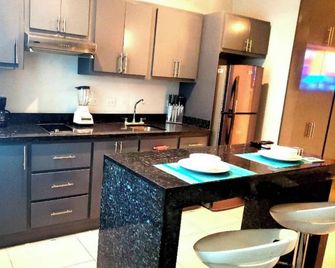 Privatto Suites - Saltillo - Kitchen