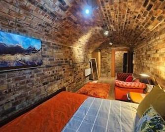 The Armoury: Stylish Ww1 Bunker - North Queensferry - Bedroom