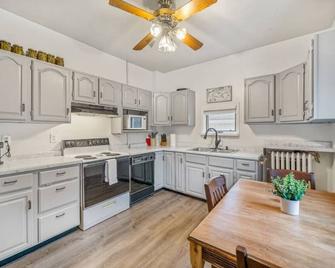923 · Cumming Avenue Rentals #923 - Superior - Kitchen