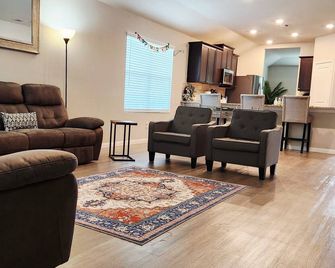 Charming 3-bedroom house with WiFi and AC in Seguin - Seguin - Wohnzimmer