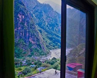 Hotel Himsarovar And Restaurant - Chamoli - Balcony