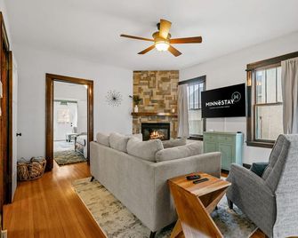 Lyndale Pleasant Getaway - Minneapolis