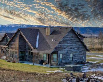Luxe Tetonia Home with Tetons View, Close to Skiing! - Tetonia - Clădire