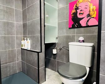 Kwadalayo Art Quarters - Faro - Bathroom