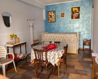 Casa indipendente con ampia veranda - Portopalo di Capo Passero - Sala pranzo