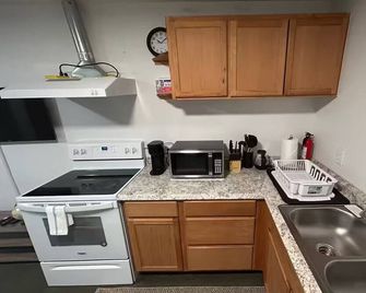 Charming 1BR Getaway Free Wi-Fi & Amenities. Easy access to I5 - Marysville - Keuken