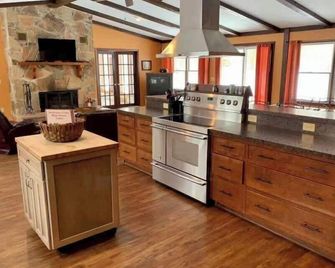 The Main House at Rustic River - Austinburg
