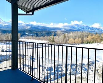 Mountain/Riverside Suite With Surreal Views - Golden - Balcón