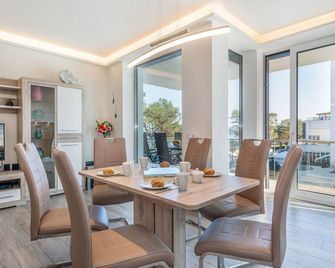 Villa Vogue Wohnung Nr. 11 - Binz - Comedor