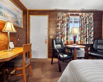 Vindel Motel - Mackinaw City - Bedroom