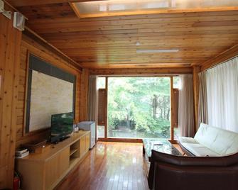 Pei Kong Creek Resort - Puli Township - Wohnzimmer