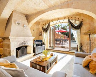 La Rustica Holiday Home - Xagħra - Wohnzimmer
