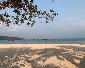 Private Bungalows with direct access to private beach and peaceful garden. - Koh Rong Sanloem - Plage