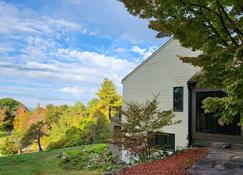 Groovy 1970's home in the country Totally Amazing! - Amherst - Building