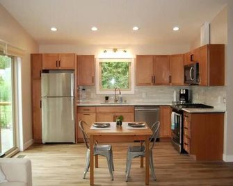 Beautiful Hillside-Guest House - Anchorage - Cocina