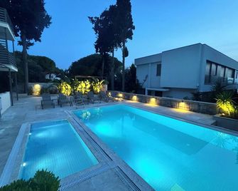 ليفون فيلا هوتل - سسمى - حوض السباحة