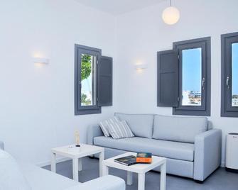 Ionathan Koufonisia Suites - Koufonisia - Living room