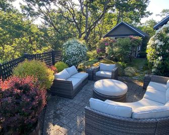 Beautiful views, quiet space - Victoria - Patio