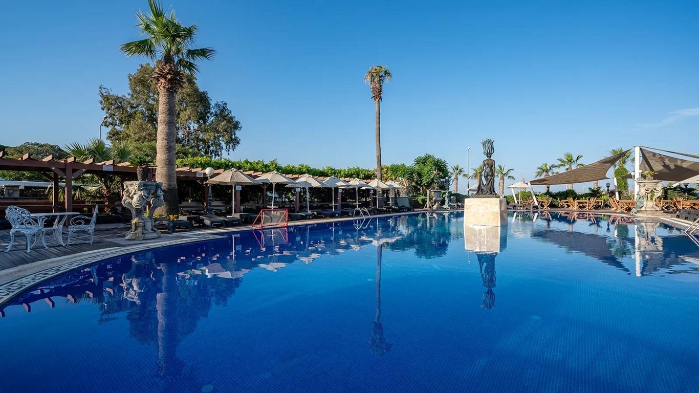 Golden Beach Resort & Spa