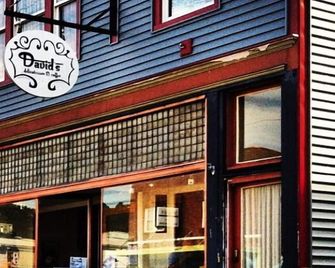 Last Minute Beach Getaway, New Buffalo, MI - New Buffalo - Building