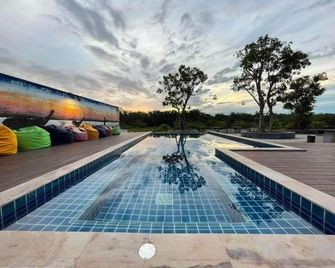 The Best Garden resort - Sichon - Piscina