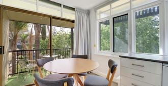 Bayview Apartments - Glenelg - Dining room