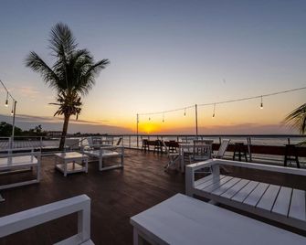 Kristal Hotel Kupang - Kupang - Balcón