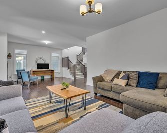 Executive 4bdrm Home | Close to Airport/Downtown - Ottawa - Soggiorno