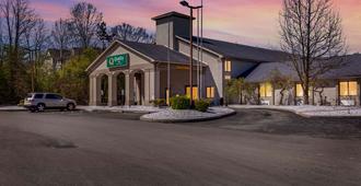 Quality Inn Austintown-Youngstown West - Youngstown - Budynek