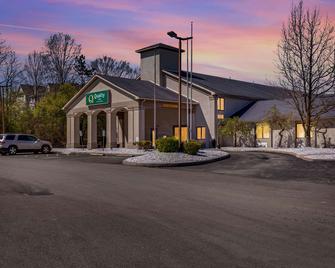 Quality Inn Austintown-Youngstown West - Youngstown - Building