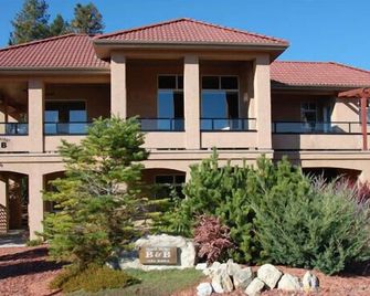 A Vacation Paradise at Quail Ridge B&B - Kelowna - Edificio