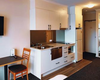 Long term Studio Apartment with Balcony, - Tuggeranong - Kitchen