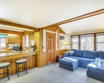 'Griz Den' Cabin w/ 2 King Beds Near Glacier! - Hungry Horse - Living room