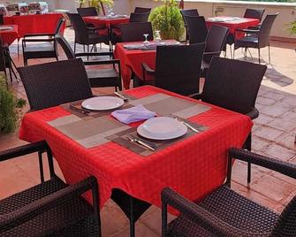 Lux Suites Diani Airstrip Villas - Diani Beach - Restaurant